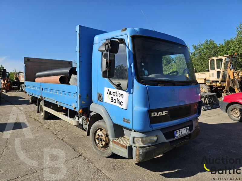 DAF FA LF 45.150 - Bortu kravas automašīna/ Platforma: foto 1 DAF FA LF 45.150 - Bortu kravas automašīna/ Platforma: foto 1