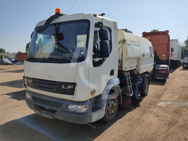 DAF LF45.160 - Ielu tīrīšanas mašīna: foto 2 DAF LF45.160 - Ielu tīrīšanas mašīna: foto 2