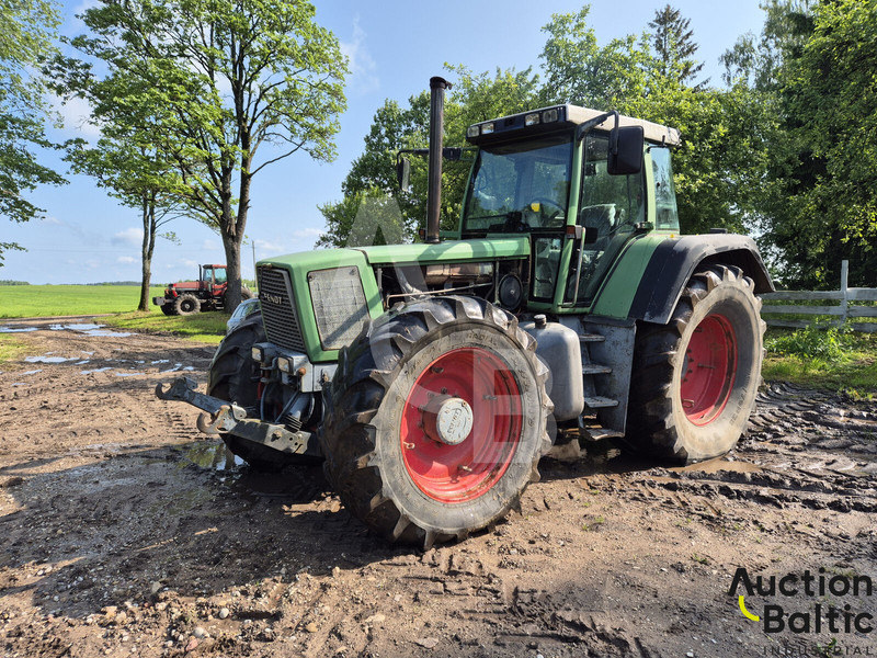 Fendt Favorit 824 - Traktors: foto 1 Fendt Favorit 824 - Traktors: foto 1