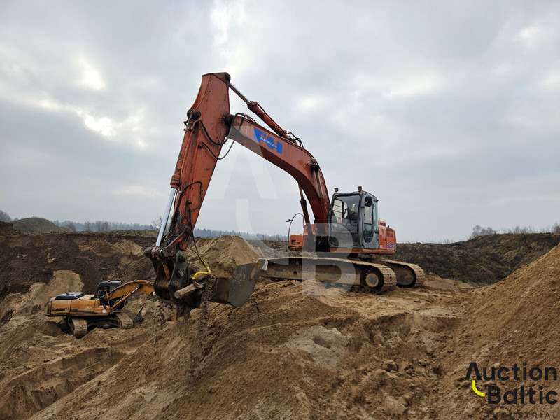 Hitachi EX 215 - Kāpurķēžu ekskavators: foto 4 Hitachi EX 215 - Kāpurķēžu ekskavators: foto 4
