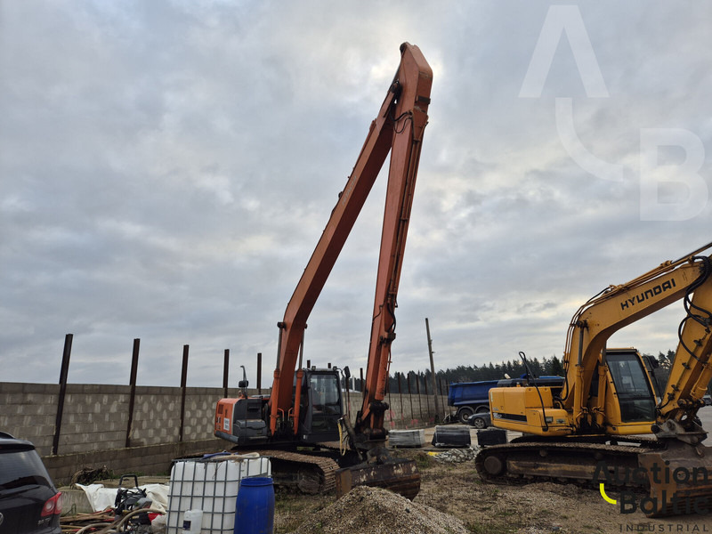 Hitachi ZX 210 LC-3 - Kāpurķēžu ekskavators: foto 1 Hitachi ZX 210 LC-3 - Kāpurķēžu ekskavators: foto 1