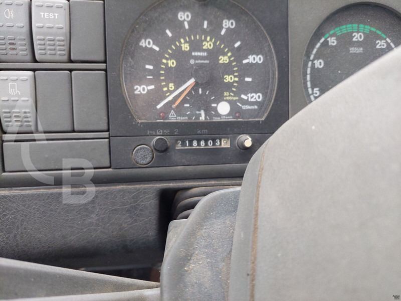 Bortu kravas automašīna/ Platforma, Kravas auto ar manipulatoru Iveco 180E18: foto 7