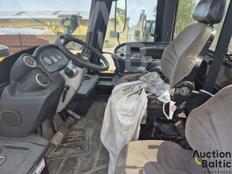 JCB Fastrac 3220 - Traktors: foto 5 JCB Fastrac 3220 - Traktors: foto 5