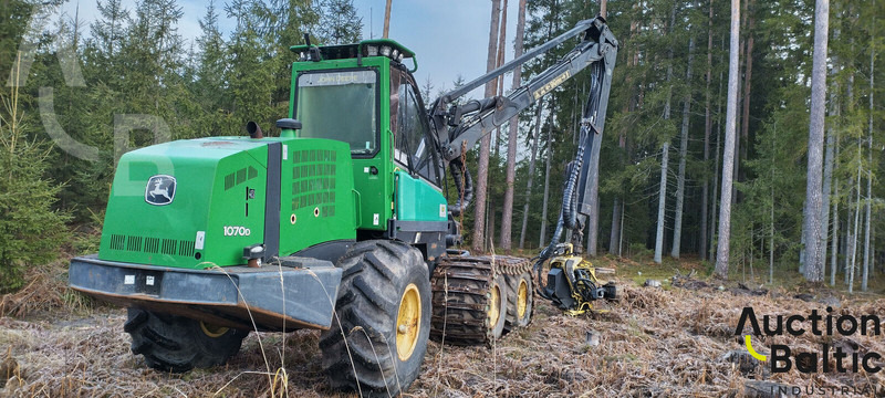 John Deere 1070 D - Kombains: foto 1 John Deere 1070 D - Kombains: foto 1