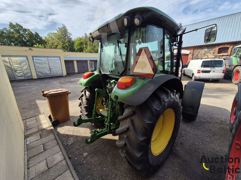 John Deere 5820 - Traktors: foto 3 John Deere 5820 - Traktors: foto 3