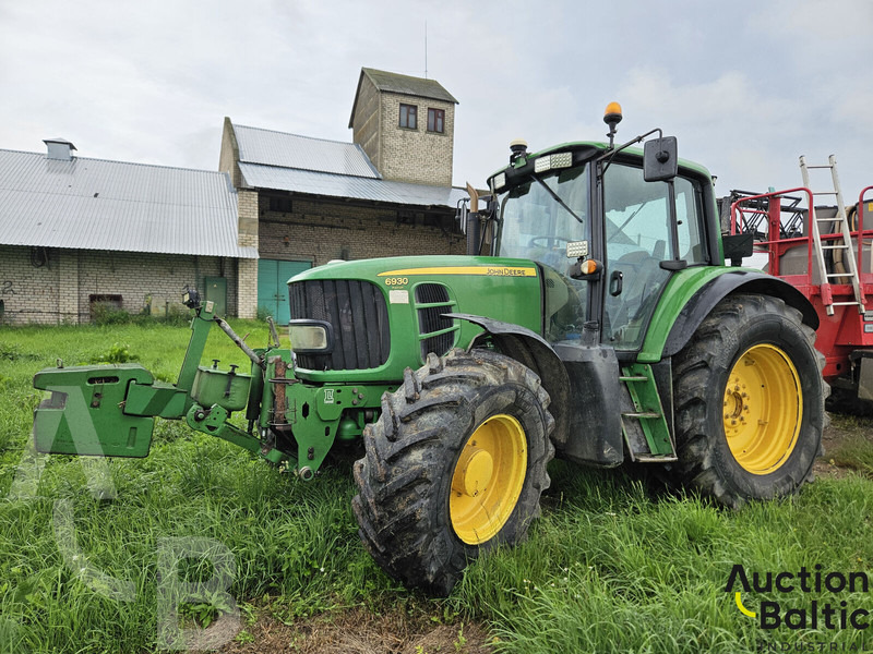 John Deere 6930 Premium - Traktors: foto 1 John Deere 6930 Premium - Traktors: foto 1