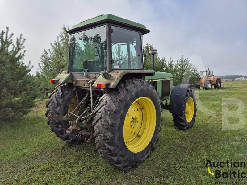John Deere MFWD - Traktors: foto 3 John Deere MFWD - Traktors: foto 3