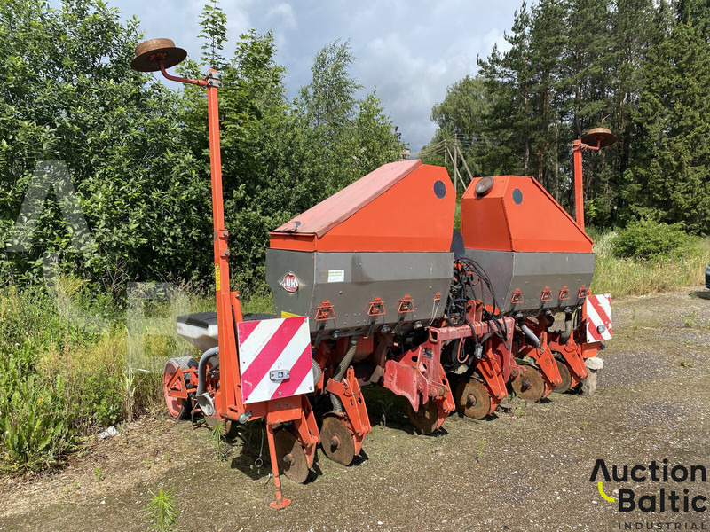 Kuhn Planter 2 - Precīzās izsējas sējmašīna: foto 1 Kuhn Planter 2 - Precīzās izsējas sējmašīna: foto 1
