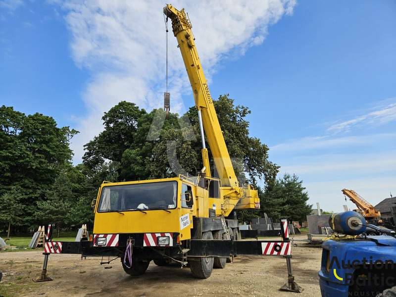 Liebherr LTM 1060 - Visurgājējs celtnis: foto 3 Liebherr LTM 1060 - Visurgājējs celtnis: foto 3