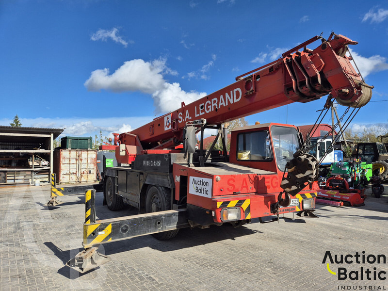 Liebherr UTM 526 - Celtnis-manipulators: foto 2 Liebherr UTM 526 - Celtnis-manipulators: foto 2