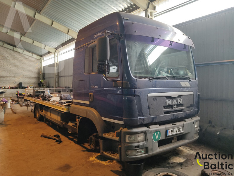 MAN TGL 8.220 4X2 BL - Bortu kravas automašīna/ Platforma: foto 1 MAN TGL 8.220 4X2 BL - Bortu kravas automašīna/ Platforma: foto 1