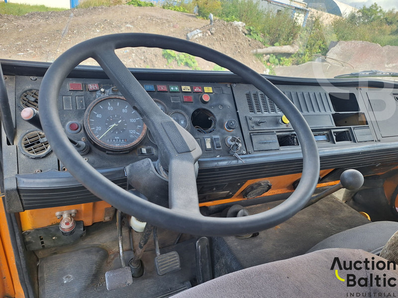 Bortu kravas automašīna/ Platforma, Kravas auto ar manipulatoru Magirus 130 M 8: foto 7