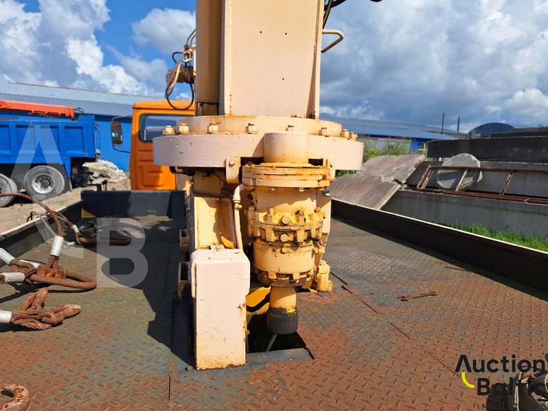 Bortu kravas automašīna/ Platforma, Kravas auto ar manipulatoru Magirus 130 M 8: foto 10