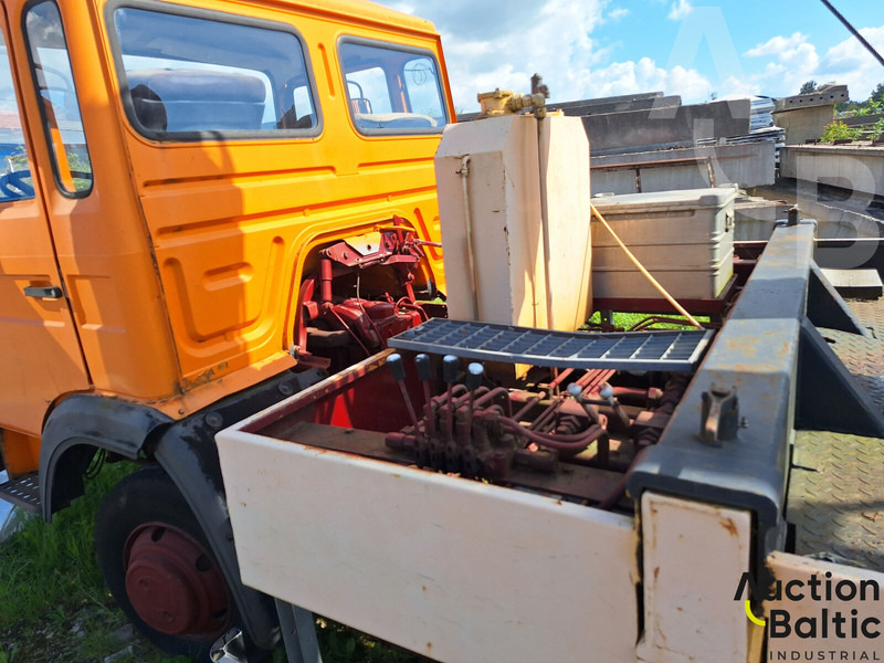 Bortu kravas automašīna/ Platforma, Kravas auto ar manipulatoru Magirus 130 M 8: foto 12