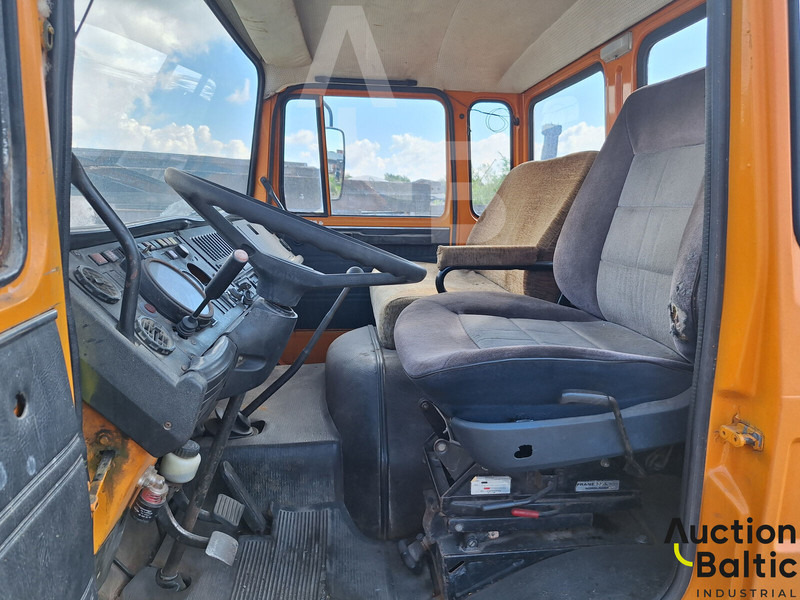 Bortu kravas automašīna/ Platforma, Kravas auto ar manipulatoru Magirus 130 M 8: foto 6