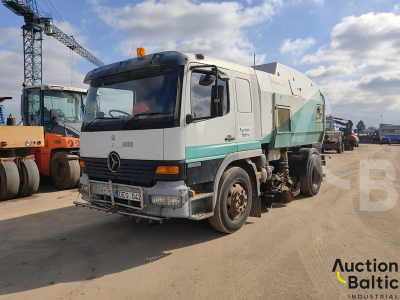 Mercedes-Benz 1517 - Ielu tīrīšanas mašīna: foto 1 Mercedes-Benz 1517 - Ielu tīrīšanas mašīna: foto 1