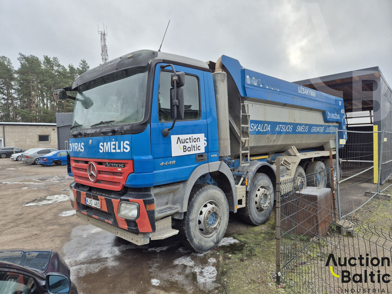 Mercedes-Benz Actros 4448 - Kravas automašīna pašizgāzējs: foto 2 Mercedes-Benz Actros 4448 - Kravas automašīna pašizgāzējs: foto 2