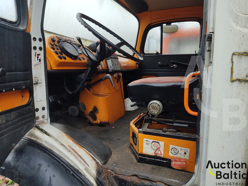 Mercedes-Benz Lako 911 - Autopacēlājs: foto 5 Mercedes-Benz Lako 911 - Autopacēlājs: foto 5