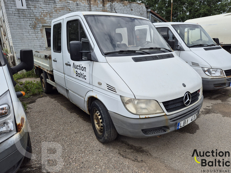 Mercedes-Benz Sprinter 208 CDI - Automašīna ar kravas platformu, Kravas-pasažieru furgons: foto 2 Mercedes-Benz Sprinter 208 CDI - Automašīna ar kravas platformu, Kravas-pasažieru furgons: foto 2