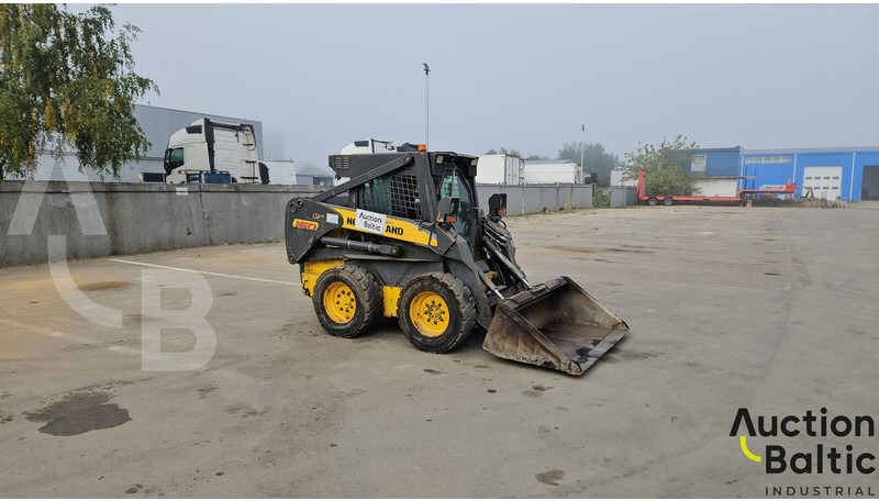 New Holland LS 160 - Kompaktiekrāvējs: foto 2 New Holland LS 160 - Kompaktiekrāvējs: foto 2