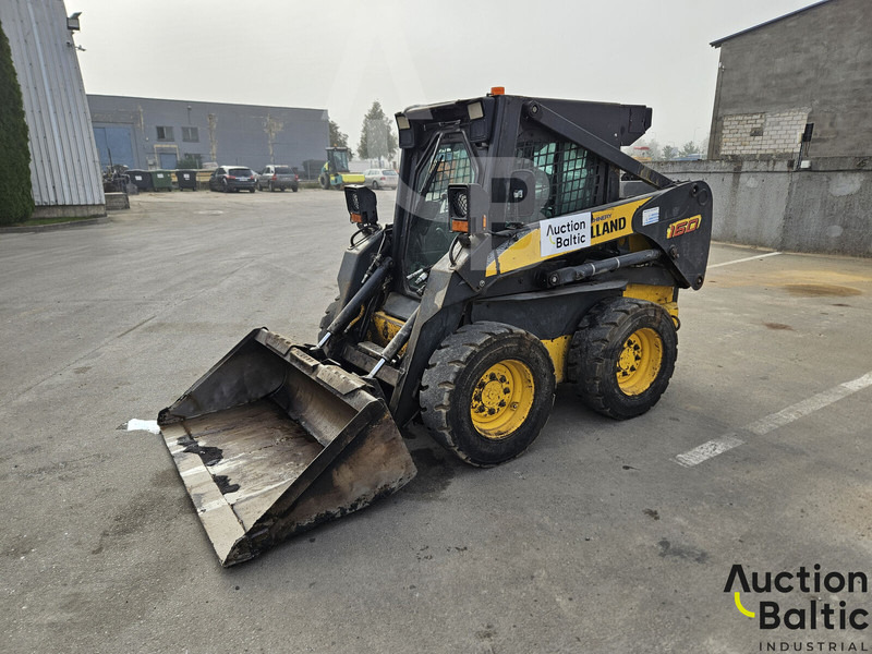 New Holland LS 160 - Kompaktiekrāvējs: foto 5 New Holland LS 160 - Kompaktiekrāvējs: foto 5