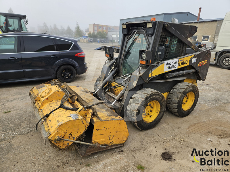 New Holland LS 160 - Kompaktiekrāvējs: foto 4 New Holland LS 160 - Kompaktiekrāvējs: foto 4