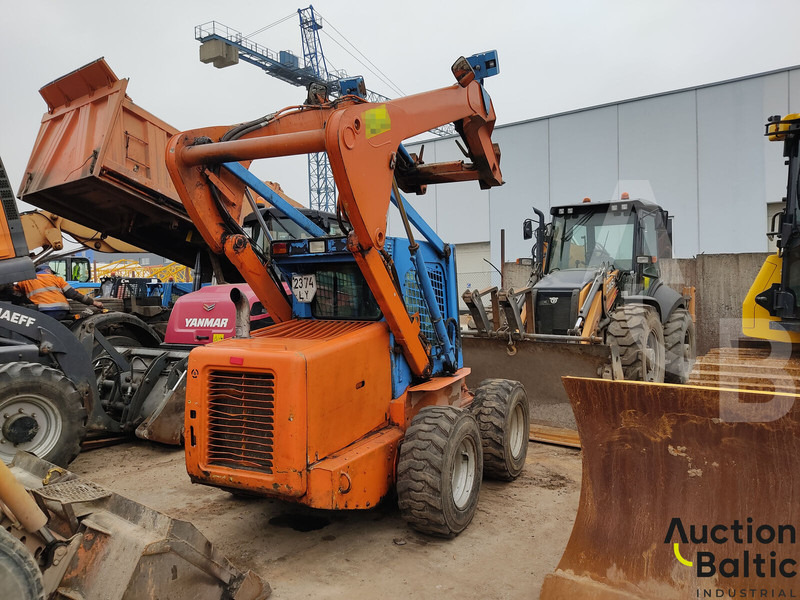 New Holland LS 185 B - Kompaktiekrāvējs: foto 4 New Holland LS 185 B - Kompaktiekrāvējs: foto 4