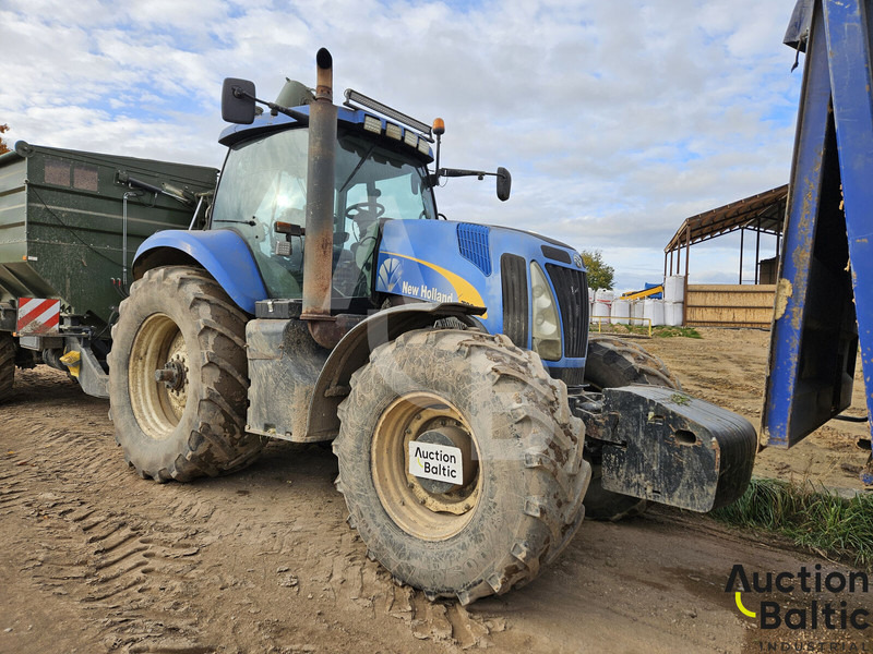 New Holland T 8040 - Traktors: foto 1 New Holland T 8040 - Traktors: foto 1