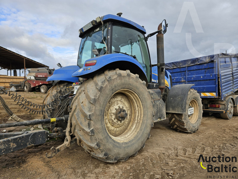 New Holland T 8040 - Traktors: foto 4 New Holland T 8040 - Traktors: foto 4