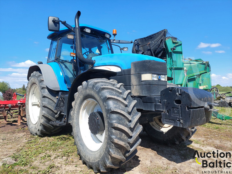 New Holland TM 190 - Traktors: foto 1 New Holland TM 190 - Traktors: foto 1