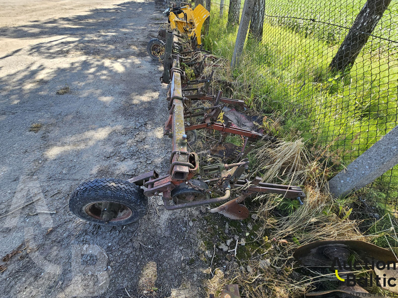 Onbekend Furrow - Augsnes apstrādes tehnika: foto 3 Onbekend Furrow - Augsnes apstrādes tehnika: foto 3