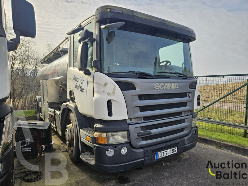 Scania P 230 - Autocisterna: foto 2 Scania P 230 - Autocisterna: foto 2