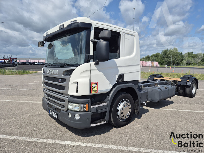 Scania P 450 - Šasija kravas automašīna: foto 1 Scania P 450 - Šasija kravas automašīna: foto 1