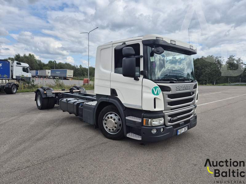 Scania P 450 - Šasija kravas automašīna: foto 2 Scania P 450 - Šasija kravas automašīna: foto 2