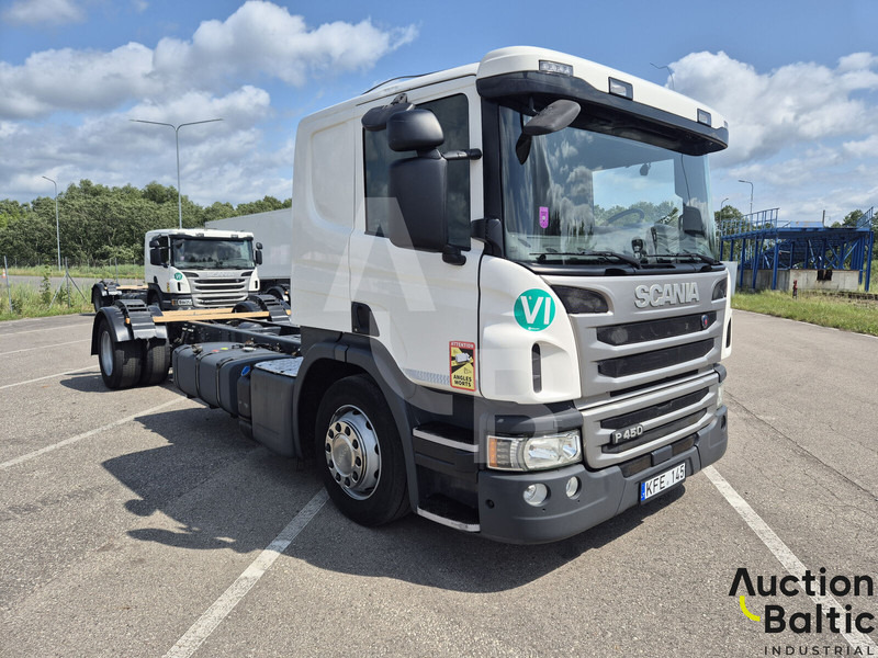 Scania P 450 - Šasija kravas automašīna: foto 2 Scania P 450 - Šasija kravas automašīna: foto 2