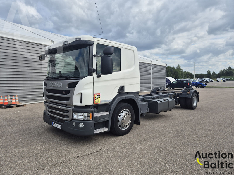 Scania P 450 - Šasija kravas automašīna: foto 1 Scania P 450 - Šasija kravas automašīna: foto 1