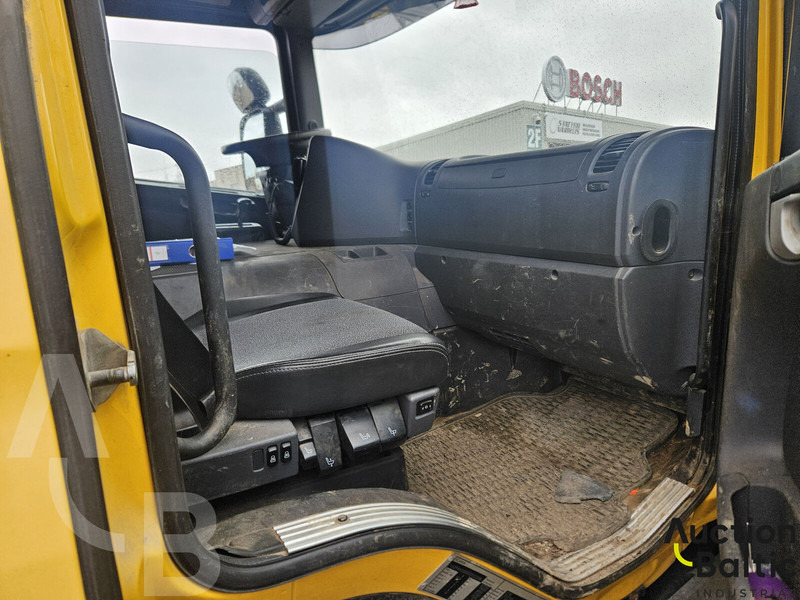 Kravas automašīna ar slēgto virsbūvi Scania P380: foto 12