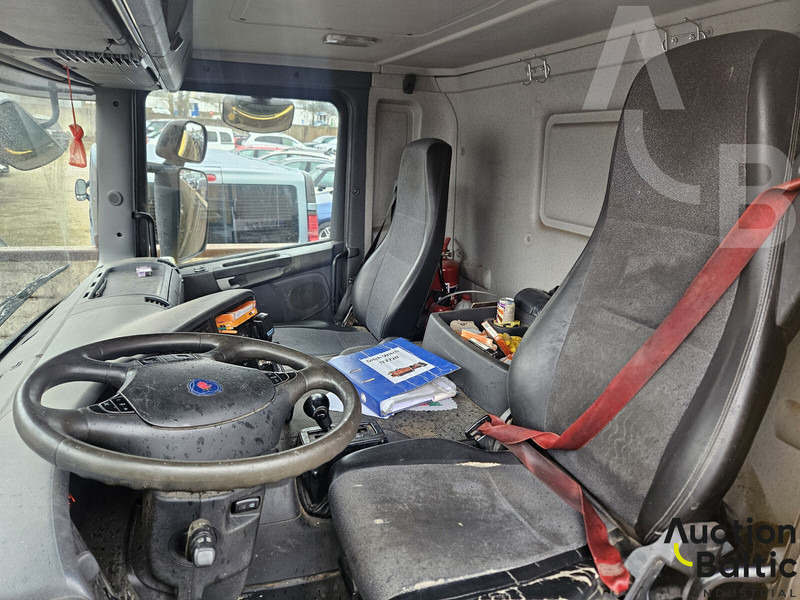 Kravas automašīna ar slēgto virsbūvi Scania P380: foto 13