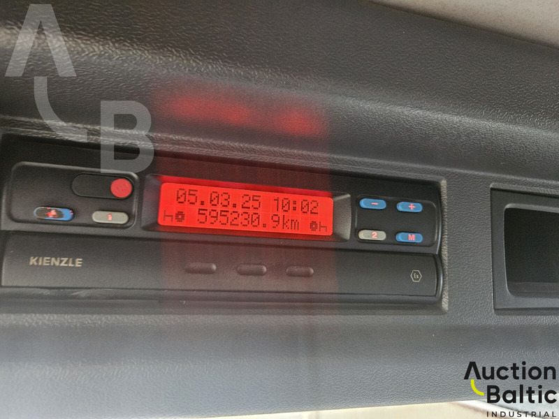 Kravas automašīna ar slēgto virsbūvi Scania P380: foto 16
