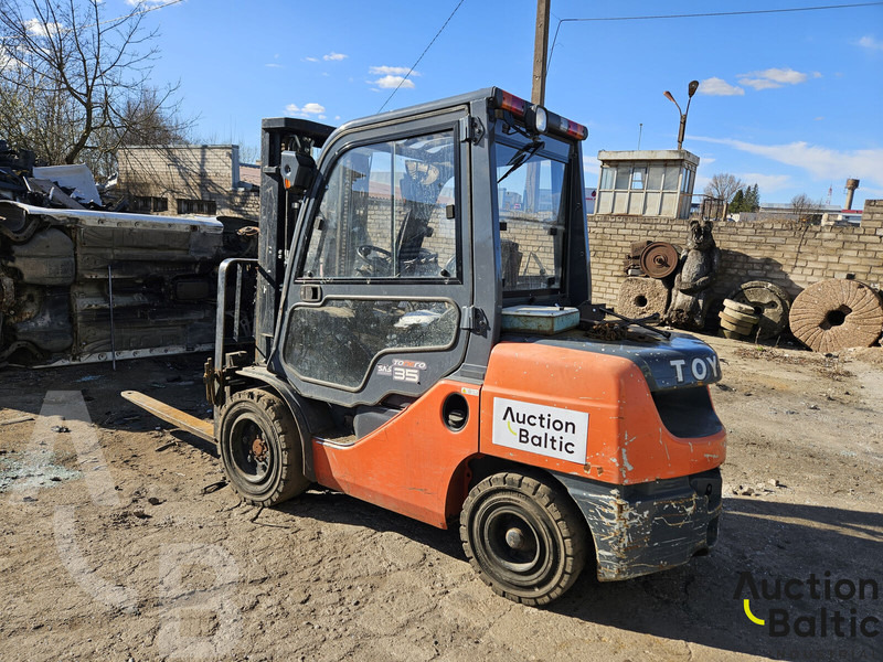 Toyota E 811 - Dīzeļiekrāvējs: foto 4 Toyota E 811 - Dīzeļiekrāvējs: foto 4