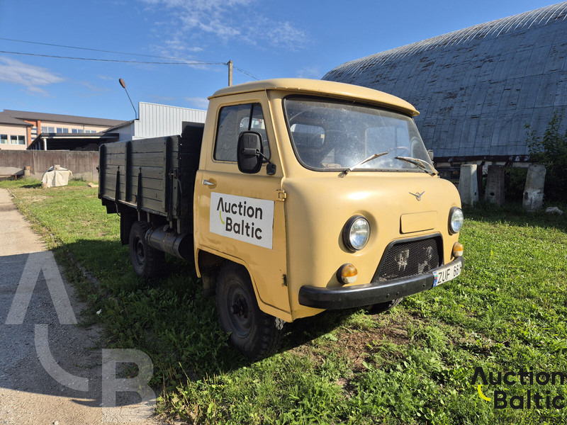 UAZ UAZ 3303 - Automašīna ar kravas platformu: foto 2 UAZ UAZ 3303 - Automašīna ar kravas platformu: foto 2