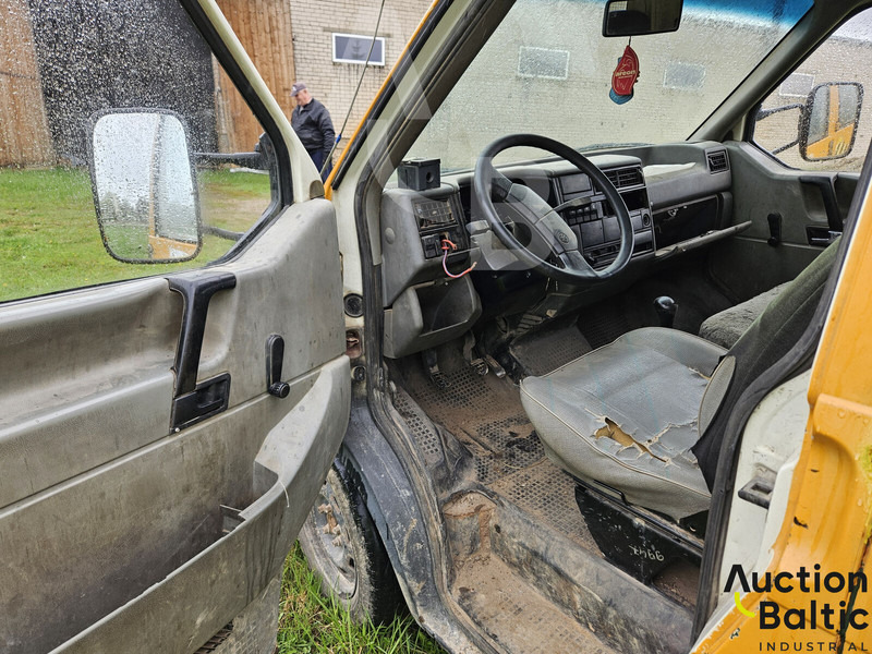 Volkswagen Transporter - Automašīna ar kravas platformu, Kravas-pasažieru furgons: foto 5 Volkswagen Transporter - Automašīna ar kravas platformu, Kravas-pasažieru furgons: foto 5
