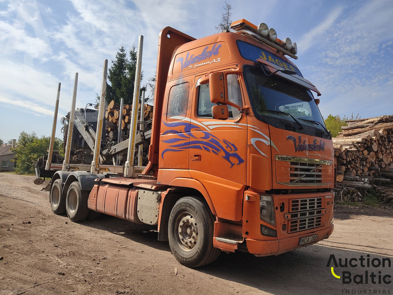 Volvo FH16 - Kokvedējs, Kravas auto ar manipulatoru: foto 1 Volvo FH16 - Kokvedējs, Kravas auto ar manipulatoru: foto 1