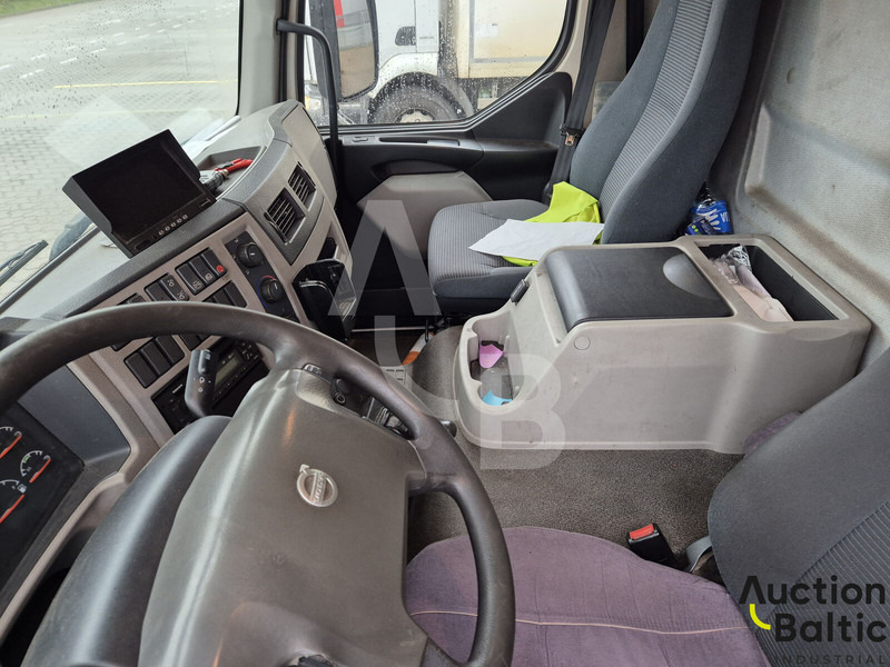 Kravas automašīna ar slēgto virsbūvi Volvo FL240: foto 6 Kravas automašīna ar slēgto virsbūvi Volvo FL240: foto 6