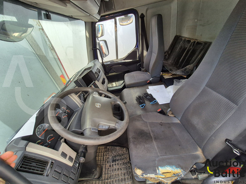 Volvo FL240 - Kravas automašīna ar slēgto virsbūvi: foto 4 Volvo FL240 - Kravas automašīna ar slēgto virsbūvi: foto 4