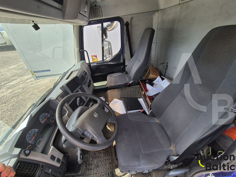 Volvo FL240 - Kravas automašīna ar slēgto virsbūvi: foto 4 Volvo FL240 - Kravas automašīna ar slēgto virsbūvi: foto 4