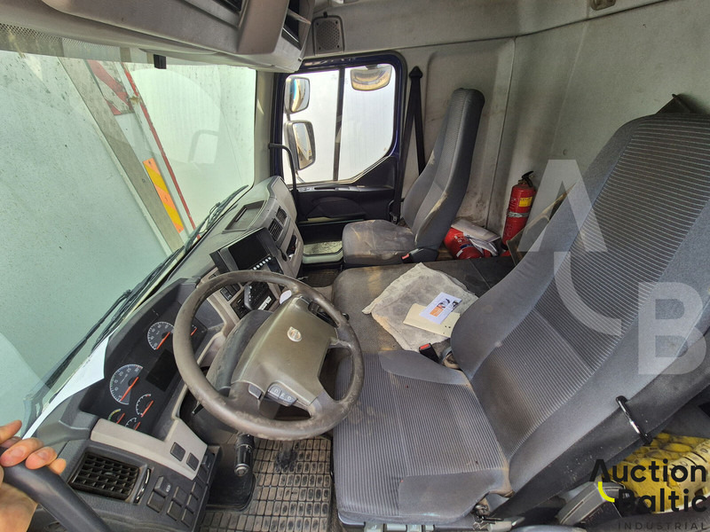 Volvo FL240 - Kravas automašīna ar slēgto virsbūvi: foto 5 Volvo FL240 - Kravas automašīna ar slēgto virsbūvi: foto 5