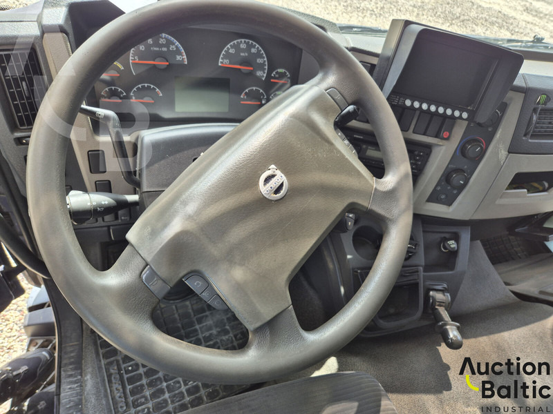 Kravas automašīna ar slēgto virsbūvi Volvo FL240: foto 6