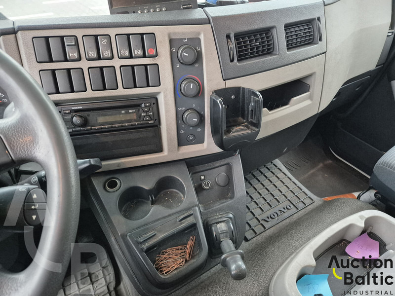 Kravas automašīna ar slēgto virsbūvi Volvo FL240: foto 8 Kravas automašīna ar slēgto virsbūvi Volvo FL240: foto 8