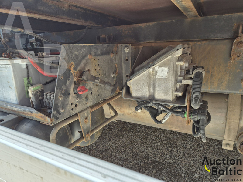 Kravas automašīna ar slēgto virsbūvi Volvo FL240: foto 9